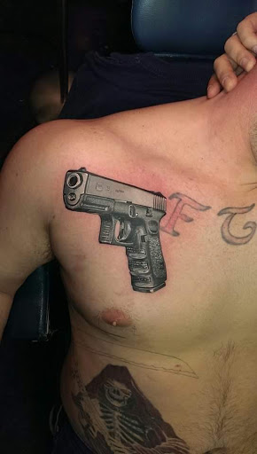 Tattoo Shop «Under the Gun Tattoo Studio», reviews and photos, 3998 Alum Creek Dr, Columbus, OH 43207, USA