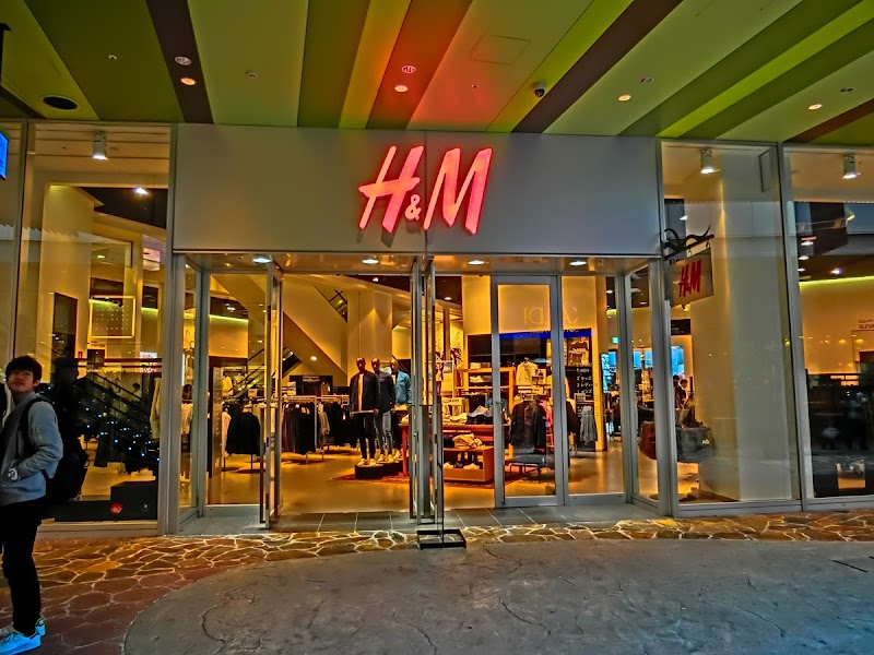 H&M キャナルシティ博多店