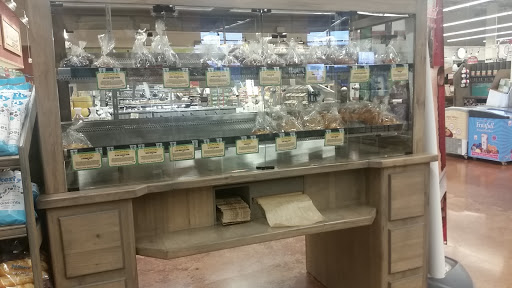 Grocery Store «Fresh Thyme Farmers Market- 82nd», reviews and photos, 4225 E 82nd St, Indianapolis, IN 46250, USA