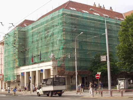 MIKA MONT Brno - půjčovna, pronájem lešení - Stavební společnost