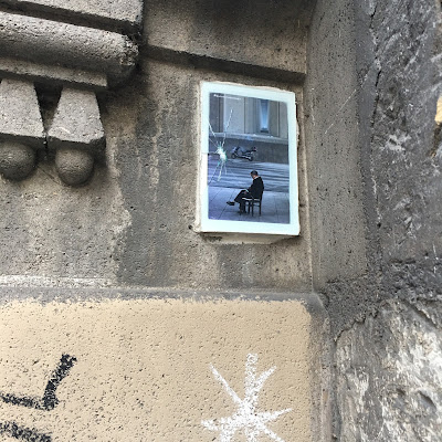 L’homme assis à Paris