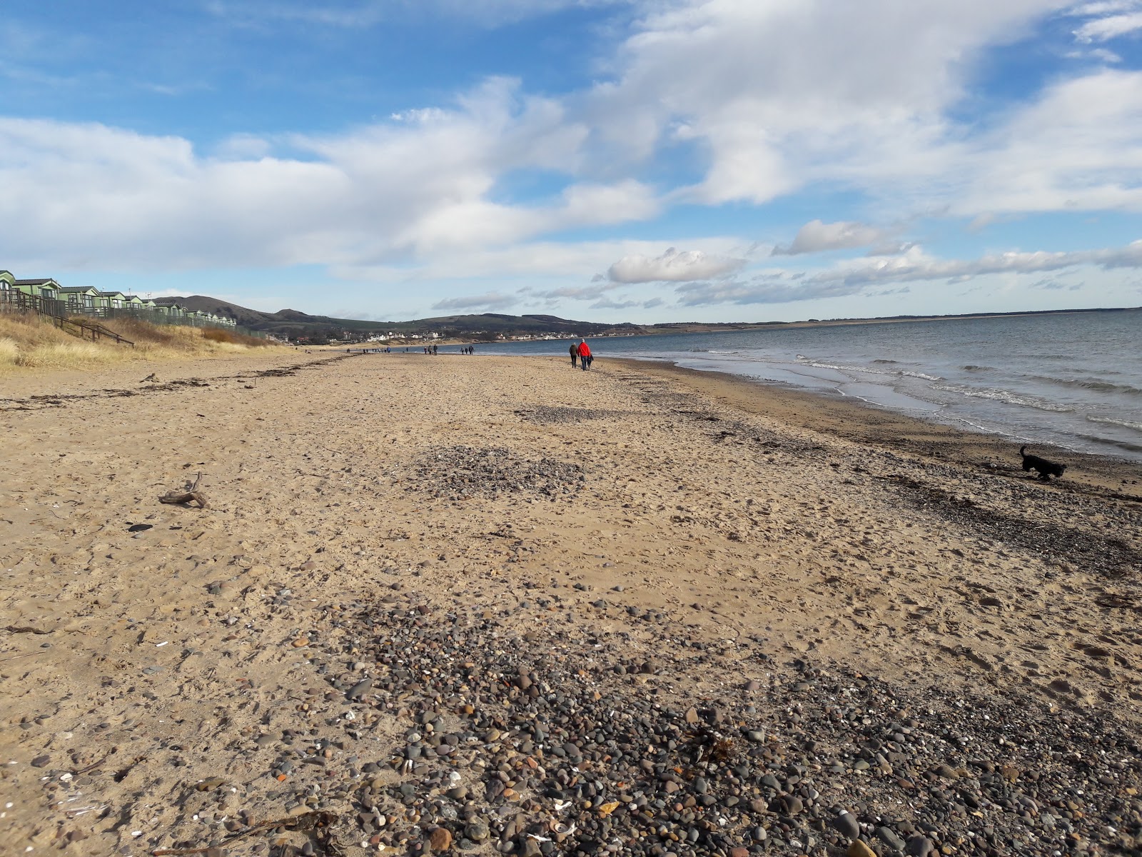 Foto von Leven Beach mit lange, gerade küste