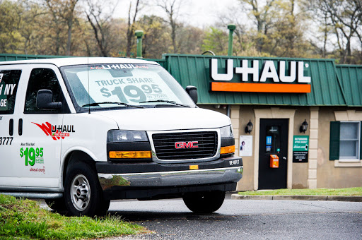 Truck Rental Agency «U-Haul Moving & Storage of Riverhead Ny», reviews and photos, 2080 River Rd, Calverton, NY 11933, USA