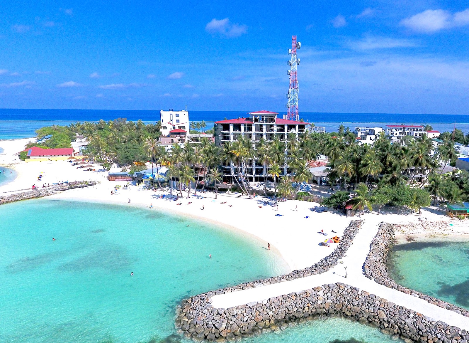 Fotografie cu Maafushi Beach cu o suprafață de nisip alb