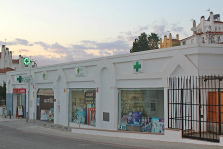 Farmacia Nueva Serrano Toribio Calle Madroños, 15 URBANIZACIÓN, 18210 Monteluz, Granada, España