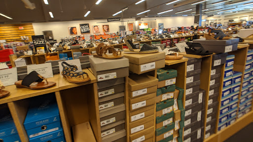 Shoe Store «DSW Designer Shoe Warehouse», reviews and photos, 11500 Burleigh St., Wauwatosa, WI 53222, USA