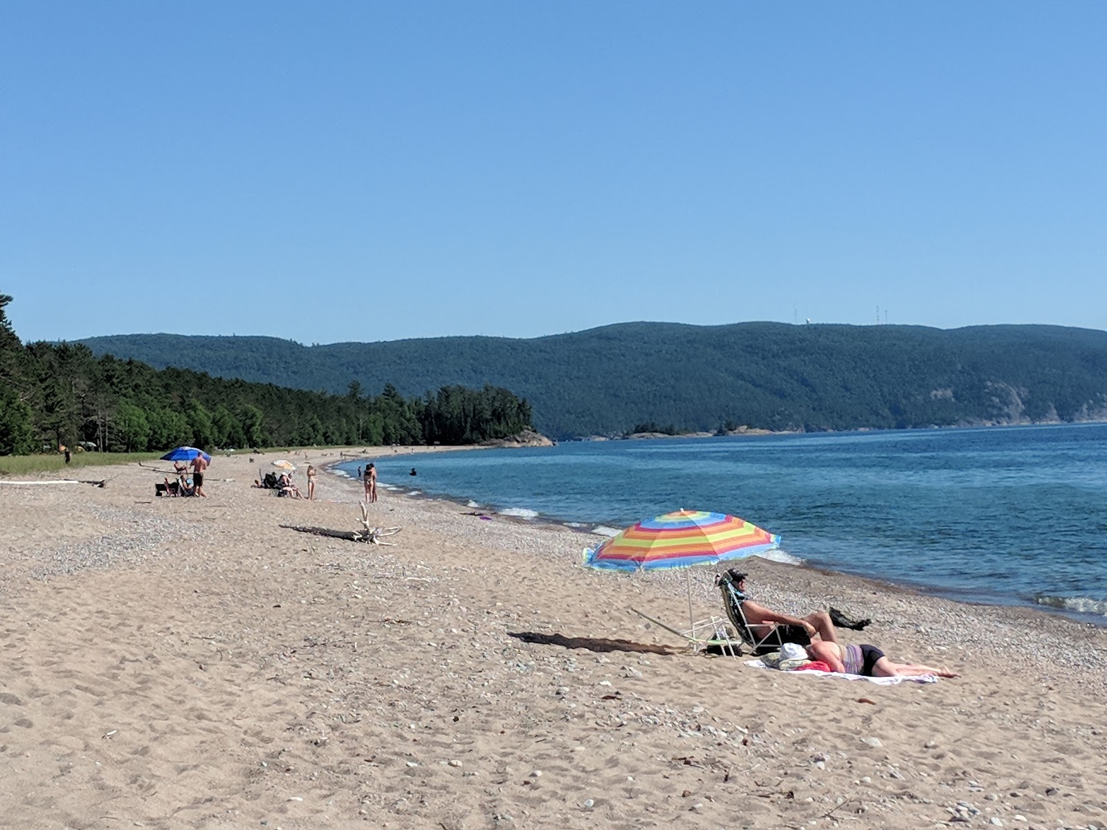 Zdjęcie Agawa Bay z powierzchnią beżowy piasek i kamyki