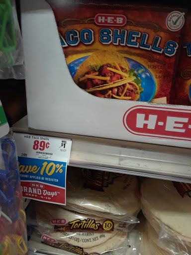 Grocery Store «H-E-B Grocery», reviews and photos, 320 E Pierce St, Luling, TX 78648, USA