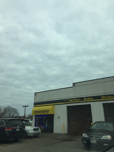 Auto Repair Shop «Meineke Car Care Center», reviews and photos, 6135 Cass Ave, Westmont, IL 60559, USA