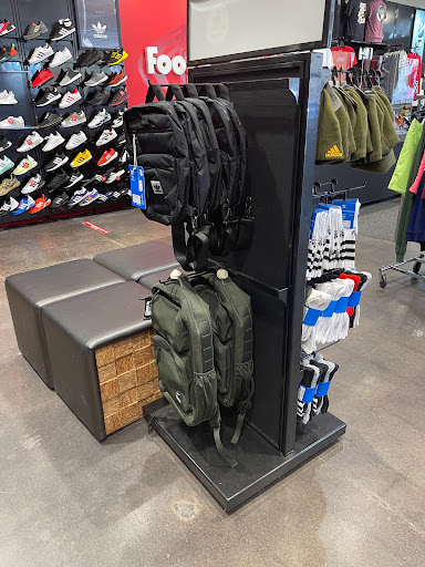 Shoe Store «Foot Locker», reviews and photos, 990 Gulfgate Center Mall, Houston, TX 77087, USA