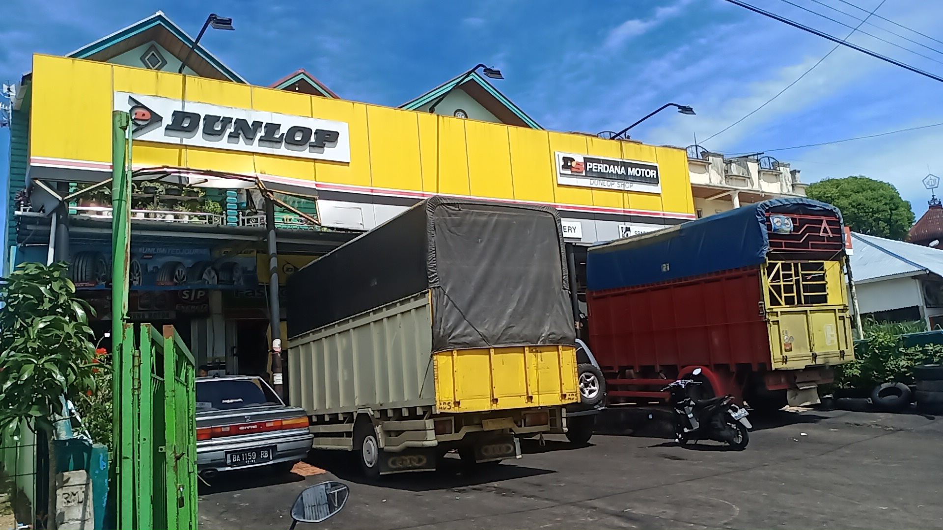 Perdana Motor Oil Photo
