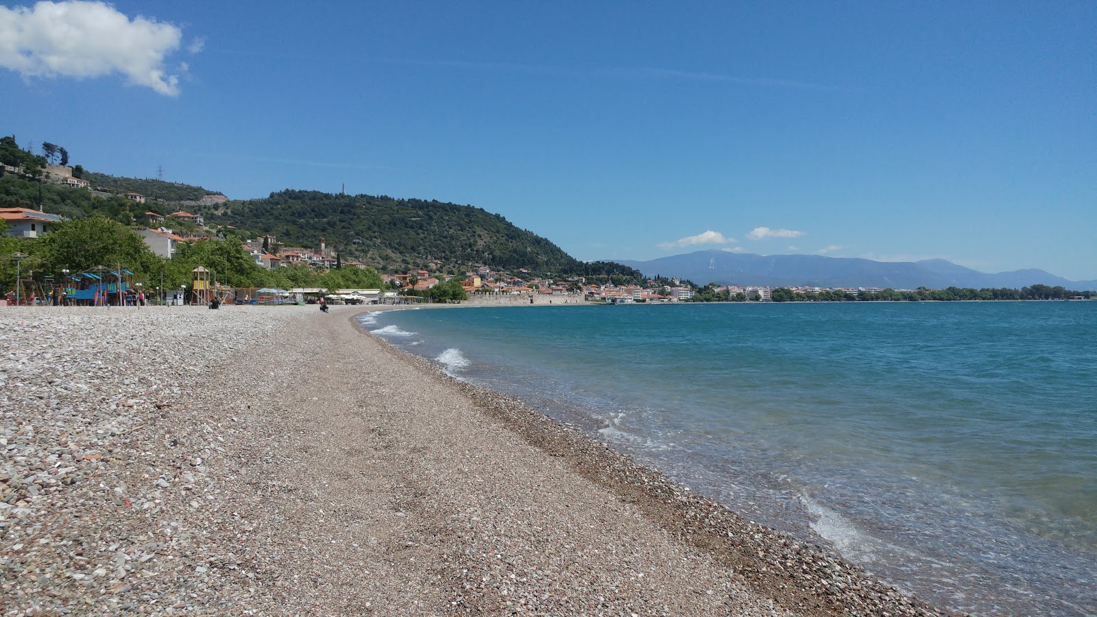 Foto van Nafpaktos psani beach met grijze fijne kiezelsteen oppervlakte