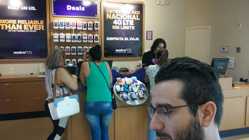 Cell Phone Store «MetroPCS Corporate Store», reviews and photos, 7780 NW 25th St, Miami, FL 33126, USA