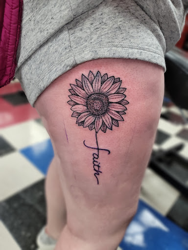 Tattoo Shop «Artistry In Motion», reviews and photos, 230 E Walnut St, North Vernon, IN 47265, USA