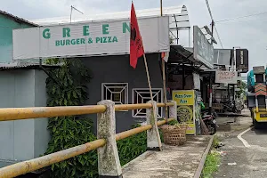 Mozza Green Burger & Pizza image