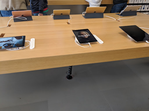 Computer Store «Apple Nanuet», reviews and photos, 8115 Fashion Dr, Nanuet, NY 10954, USA