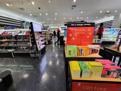 Cosmetics Store «SEPHORA», reviews and photos, 2061 N Montclair Plaza Ln, Montclair, CA 91763, USA