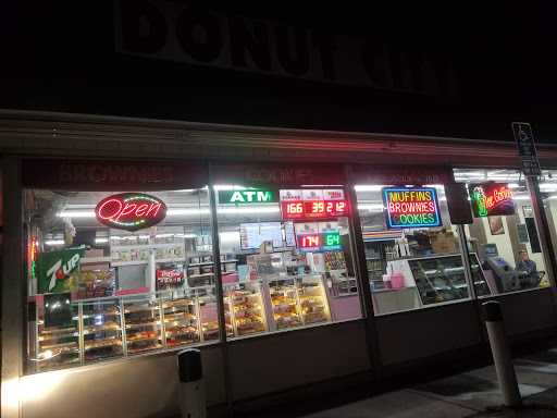 Donut Shop «Donut City», reviews and photos, 6100 Magnolia Ave, Riverside, CA 92506, USA