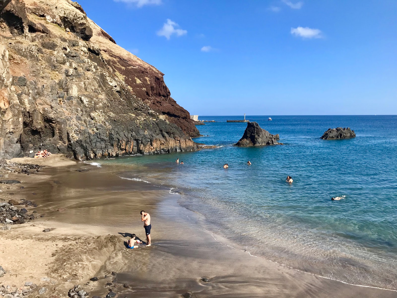 Foto di Prainha do Canical con una superficie del sabbia beige