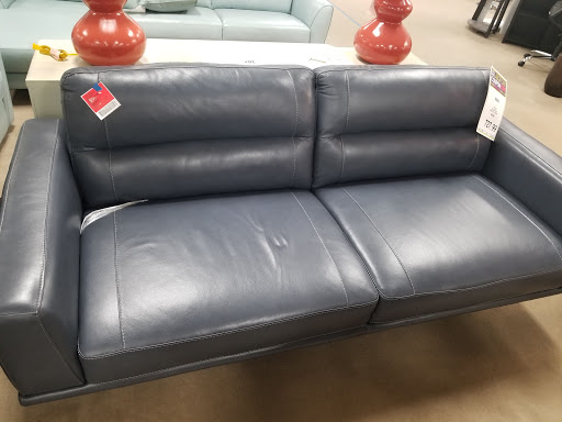 Outlet Store «Rooms To Go Outlet Furniture Store - Clearwater», reviews and photos, 21411 US-19, Clearwater, FL 33759, USA