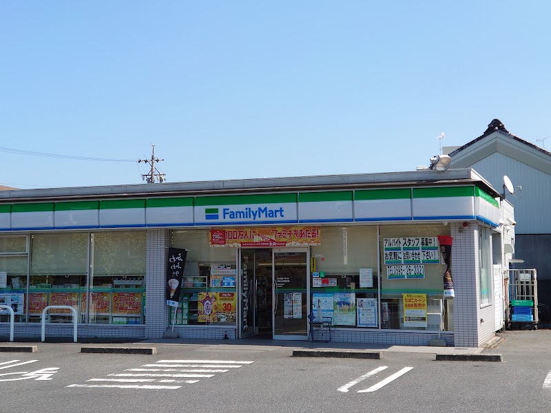 ファミリーマート 伊賀上野桑町店