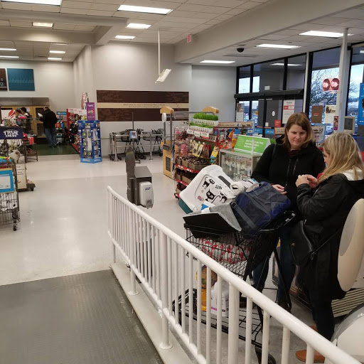 Pet Supply Store «Petco Animal Supplies», reviews and photos, 9078 SE Sunnyside Rd, Clackamas, OR 97015, USA