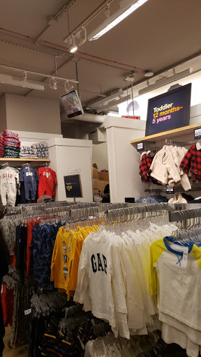 Clothing Store «Gap Outlet», reviews and photos, 37-32 82nd St, Jackson Heights, NY 11372, USA