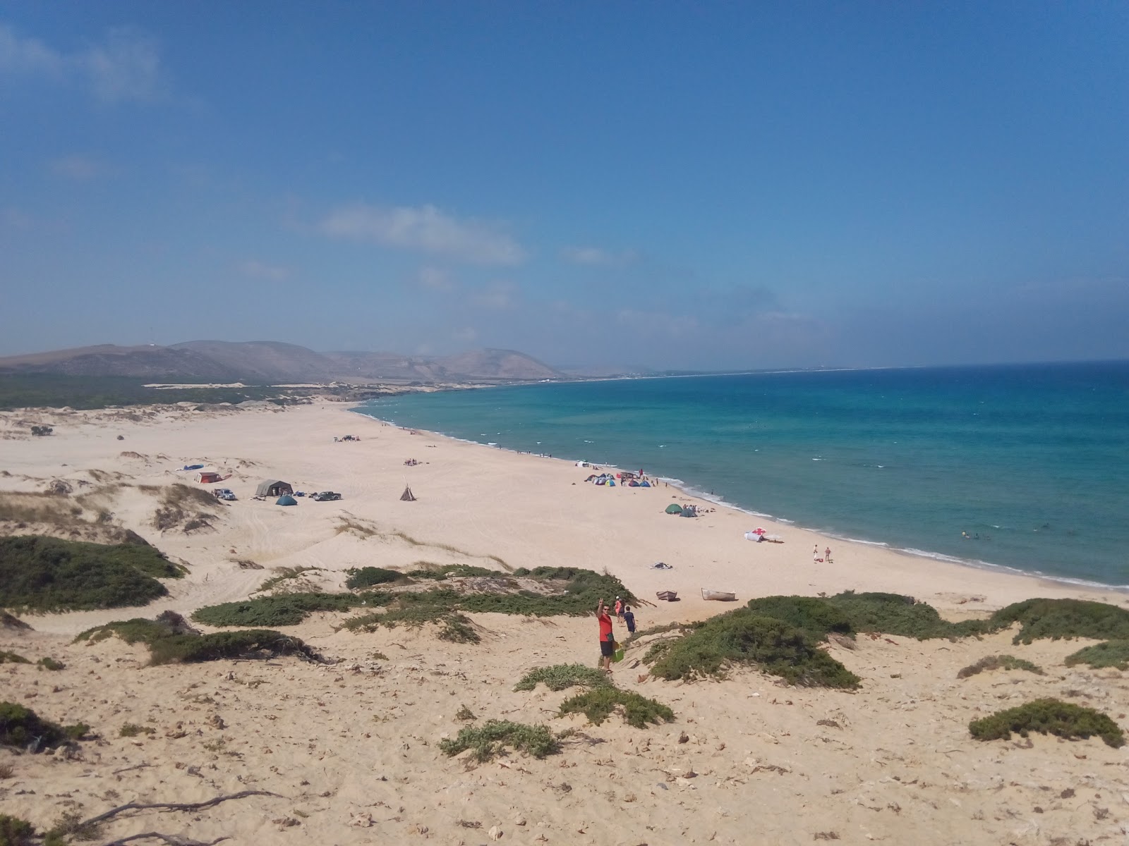 Foto de Plage Ain Damous com reto e longo