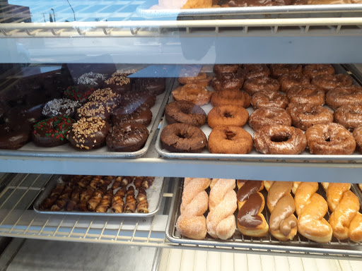 Donut Shop «Alvernon Donut Shop», reviews and photos, 1450 S Alvernon Way, Tucson, AZ 85711, USA