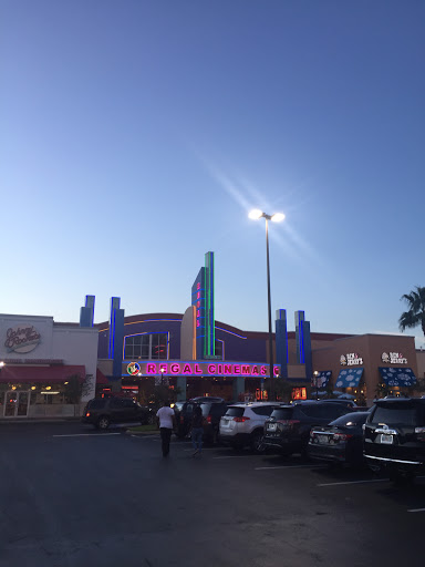 Movie Theater «Regal Cinemas The Loop 16 & RPX», reviews and photos, 3232 N John Young Pkwy, Kissimmee, FL 34741, USA