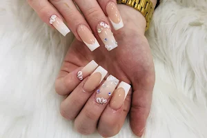 Banbury Top Nails image