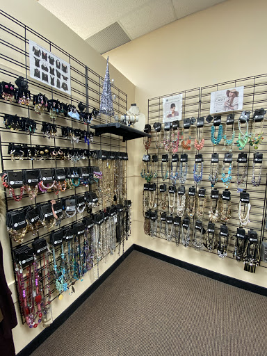 Used Clothing Store «Clothes Mentor Strongsville», reviews and photos, 15143 Pearl Rd, Strongsville, OH 44136, USA