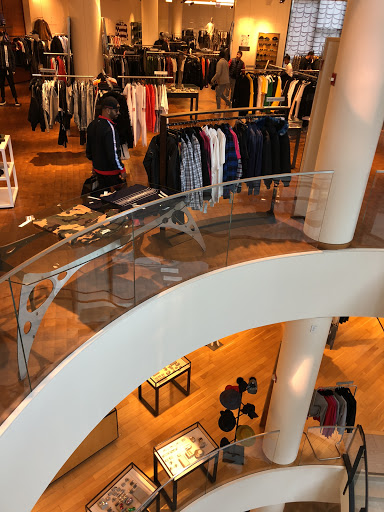 Department Store «Barneys New York, Chicago», reviews and photos, 15 E Oak St, Chicago, IL 60611, USA