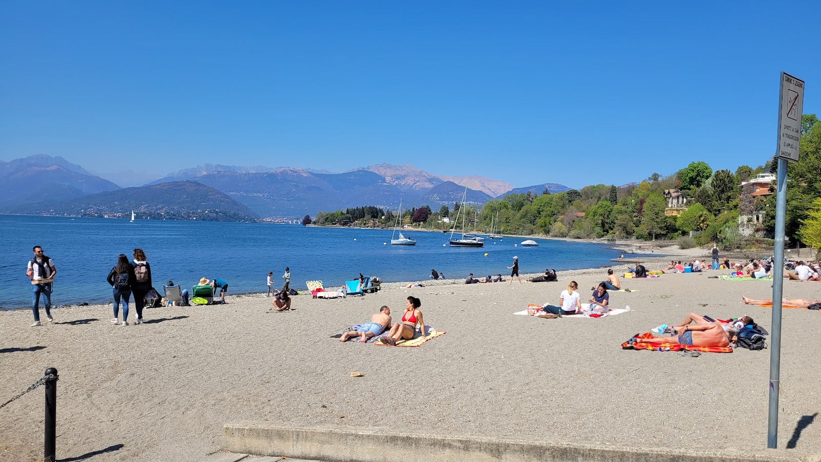 Valokuva Spiaggia di Renoista. pinnalla turkoosi puhdas vesi:n kanssa