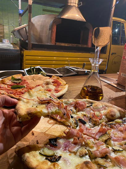 Una Pizza FoodTruck - passatge de les palmeres, Carrer de Can Tosca, S/N, 08348 Cabrils, Barcelona, Spain