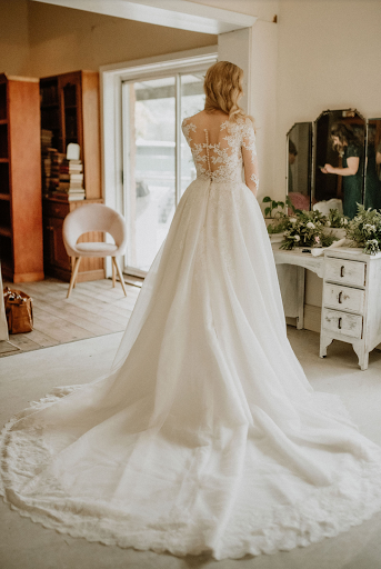 Stores to buy wedding dresses Adelaide