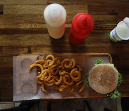 Musty Burger photo
