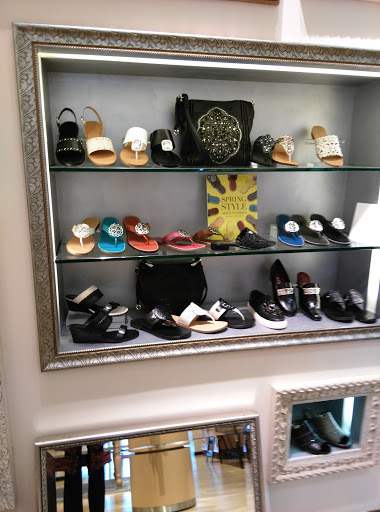 Shopping Mall «Town Center Plaza», reviews and photos, 5000 W 119th St, Leawood, KS 66209, USA