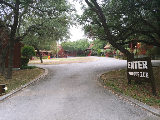Indoor Lodging «Canyon Lake Cabins and Cottages», reviews and photos, 21400 FM306, Canyon Lake, TX 78133, USA