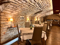 Atmosphère du Restaurant Le Caveau des Arches à Beaune - n°2