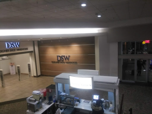 Shoe Store «DSW Designer Shoe Warehouse», reviews and photos, 142 Providence Pl, Providence, RI 02903, USA