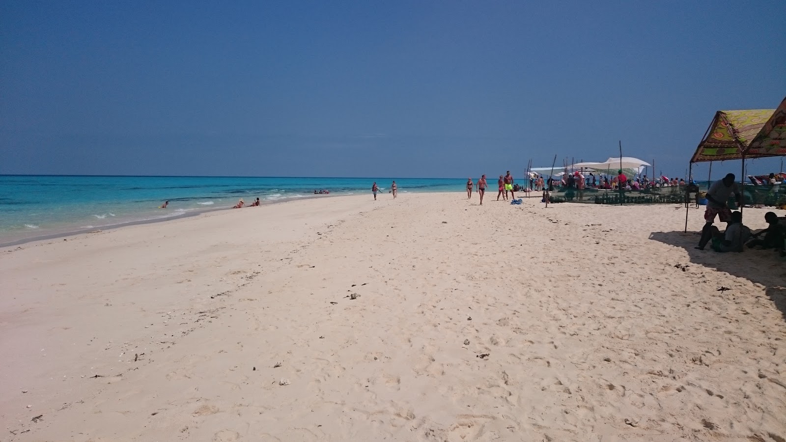 Foto van Nakupenda Beach met blauw puur water oppervlakte