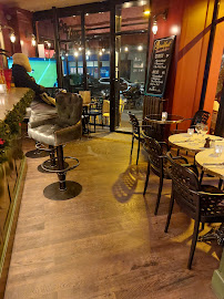 Atmosphère du Restaurant français Madame Charles Café et restaurant à Paris - n°2