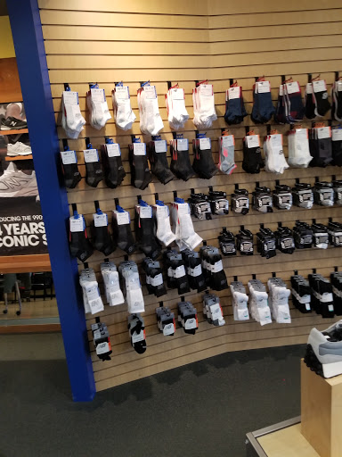 Shoe Store «New Balance Chicago», reviews and photos, 2369 N Clark Street, Chicago, IL 60614, USA