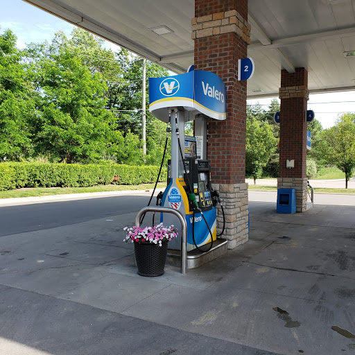 Gas Station «Valero», reviews and photos, 20 Rochester Rd, Leonard, MI 48367, USA