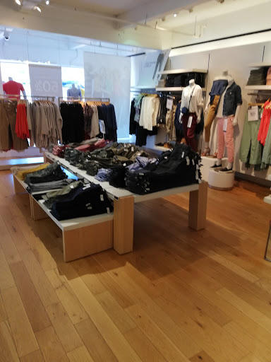 Clothing Store «Gap», reviews and photos, 125 Main St, Westport, CT 06880, USA