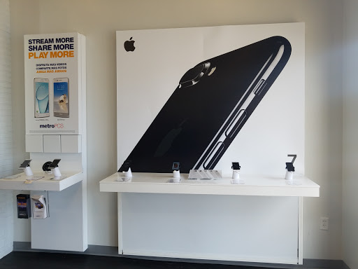 Cell Phone Store «MetroPCS Corporate Store», reviews and photos, 2403 W Airport Fwy B, Irving, TX 75062, USA