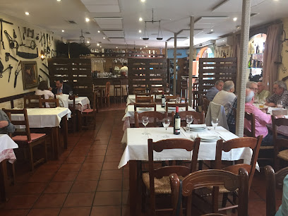 Mesón Casa Esteban restaurante y tapas - C. Virgen de los Dolores, 4, 41940 Tomares, Sevilla, Spain