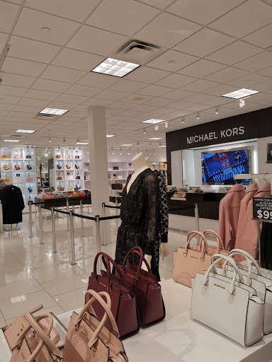 Fashion Accessories Store «Michael Kors», reviews and photos, 1 Outlet Blvd #400, Wrentham, MA 02093, USA