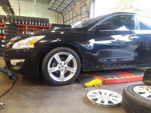 Tire Shop «Discount Tire Store - Shoreline, WA», reviews and photos, 19905 Aurora Ave N, Shoreline, WA 98133, USA